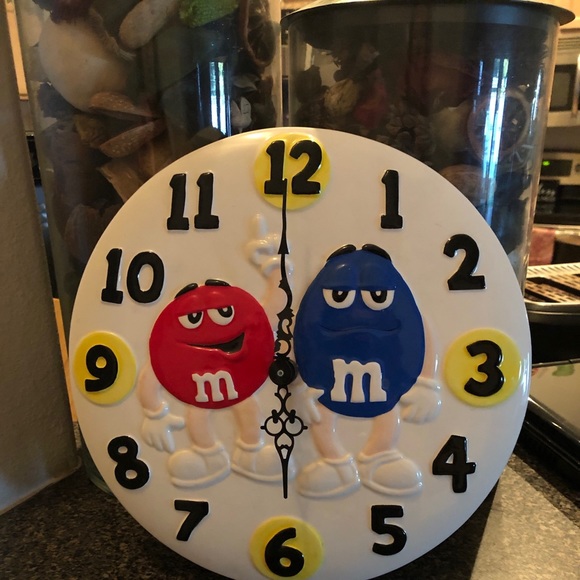 $$ SOLD $$ Vintage Official Mars M & M Clock - Picture 6 of 8